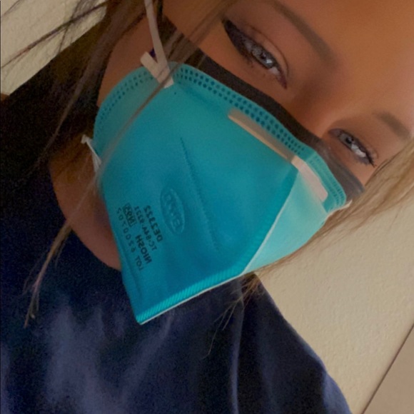 Meet your Posher, Cloe - Picture 1 of 1